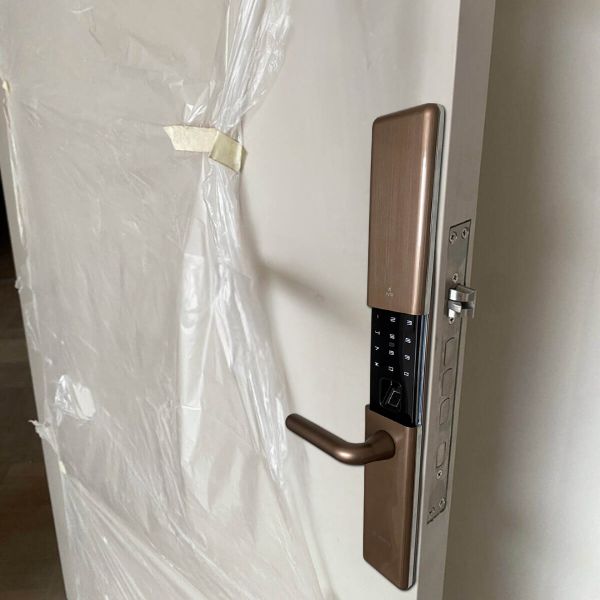 Hình ảnh thi công lắp đặt khóa cửa vân tay Bosch ID80