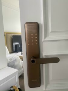 Lắp Khóa cửa vân tay điện tử Bosch ID40 EU