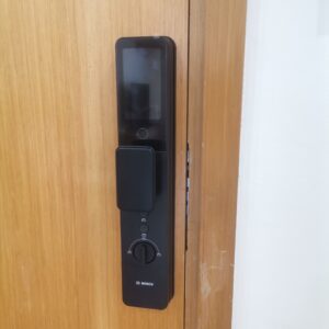 Hình ảnh thực tế của khóa vân tay Bosch FU6 Plus
