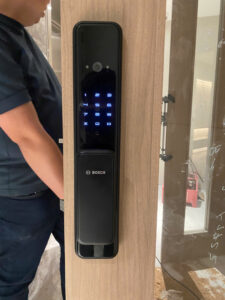 Dịch vụ lắp khóa cửa vân tay Bosch EL600VF EU